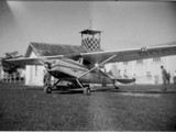 Cessna 170 da BOA  prefixo PP-BOC  iniciando o taxiamento para decolagem de Praia Grande  na dcada de 1950