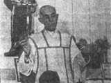 O padre Teofilo Fraille celebra a primeira missa na hoje Matriz de Nossa Senhora das Graas